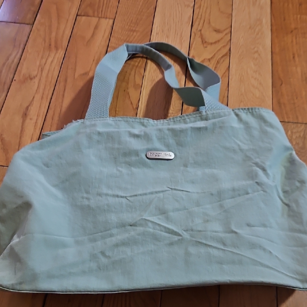 Baggallini Women's Tote in Light Gray